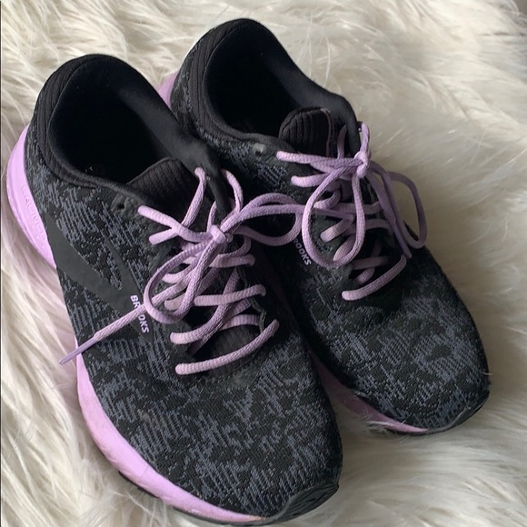 Brooks Shoes - Brooks launch 6 running shoe size 6.5 black/purple